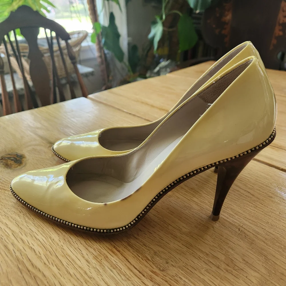 Delman Cream Color Leather Pumps Heels Beaded Accent Tortise Shell Stilettos 9.5